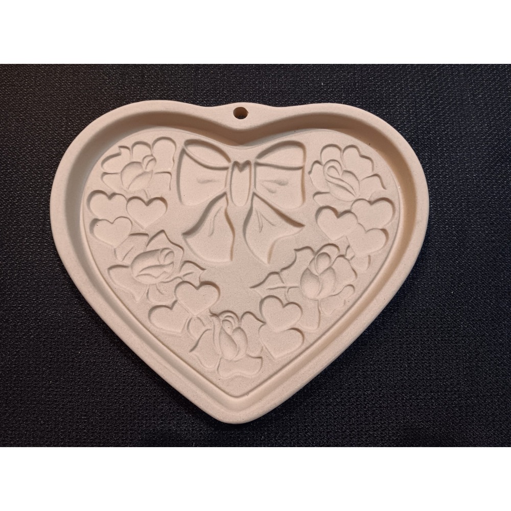 Pampered Chef Spring Wreath Heart Cookie Mold 2003 Family Heritage Stoneware USA